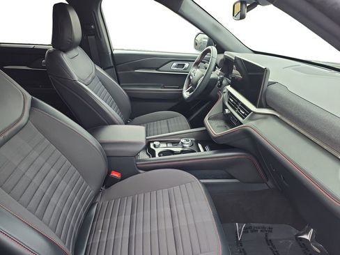 Used 2025 Ford Explorer ST-Line w/ Premium Package image 17