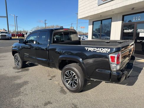 Used 2022 Toyota Tacoma TRD Sport w/ TRD Premium Sport Package image 6