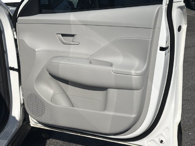 Certified 2025 Hyundai Kona SEL FWD image 21