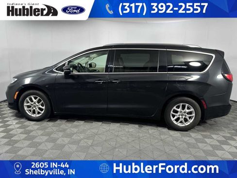 Used 2021 Chrysler Pacifica Touring-L FWD image 5