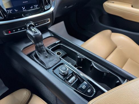 Used 2020 Volvo S60 T6 Inscription image 26