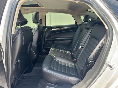 Used 2018 Ford Fusion SE FWD image 11