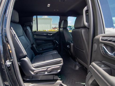 Used 2023 GMC Yukon XL Denali AWD/4WD image 18