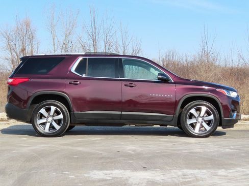 Used 2018 Chevrolet Traverse LT image 2