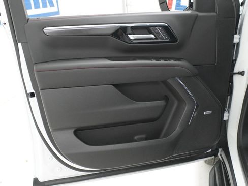 New 2026 Chevrolet Suburban RST RWD image 14