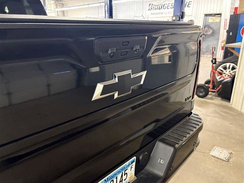 Used 2024 Chevrolet Silverado 3500 LTZ w/ LTZ Plus Package image 6