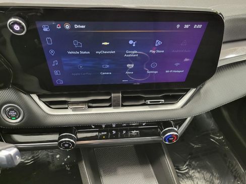 Used 2025 Chevrolet Equinox LT w/ Safety and Technology Package image 7