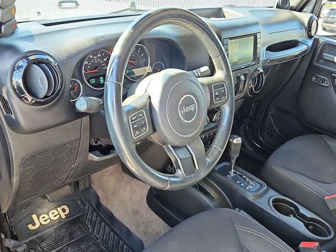 Used 2014 Jeep Wrangler Unlimited Sahara w/ Connectivity Group AWD/4WD image 16