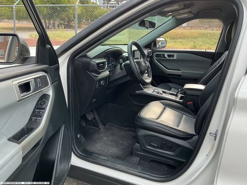 Used 2023 Ford Explorer XLT w/ Equipment Group 202A RWD image 8