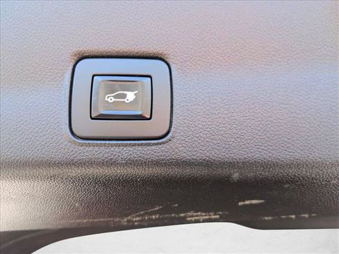 Used 2021 Chevrolet TrailBlazer RS w/ Sun and Liftgate Package FWD image 11