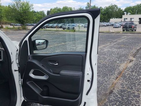 Used 2024 Nissan Frontier SV w/ SV Convenience Package AWD/4WD image 10