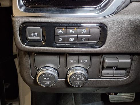 New 2026 GMC Yukon XL Denali w/ Denali Reserve Package image 17