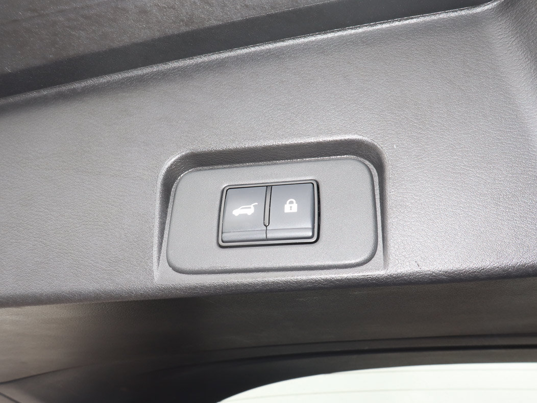 Used 2025 Nissan Rogue SV AWD/4WD image 18