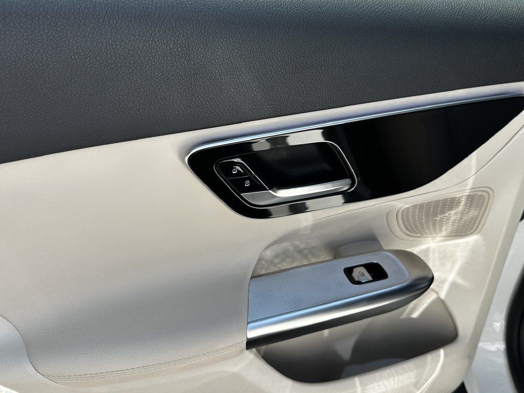 Certified 2025 Mercedes-Benz GLC 350e 4MATIC image 25