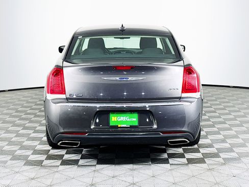 Used 2020 Chrysler 300 Touring RWD image 8