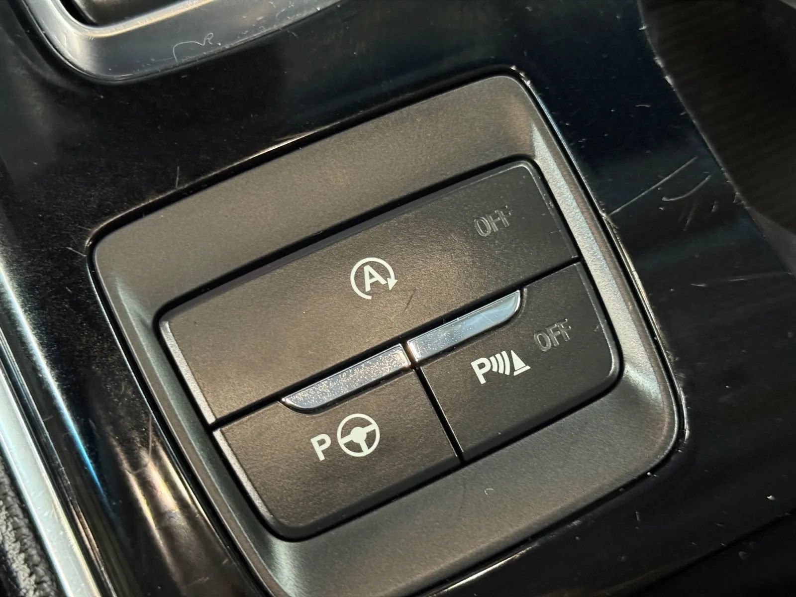 Used 2019 Ford Edge Titanium w/ Equipment Group 301A AWD/4WD image 32