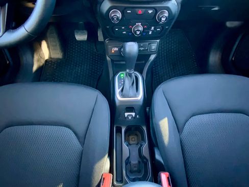 Used 2019 Jeep Renegade Altitude w/ UConnect 8.4 Nav Group image 43