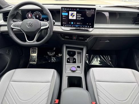 New 2026 Volkswagen Tiguan SE R-Line image 18