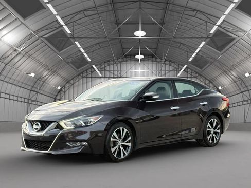 Used 2017 Nissan Maxima Platinum w/ Interior Lighting Package FWD image 3