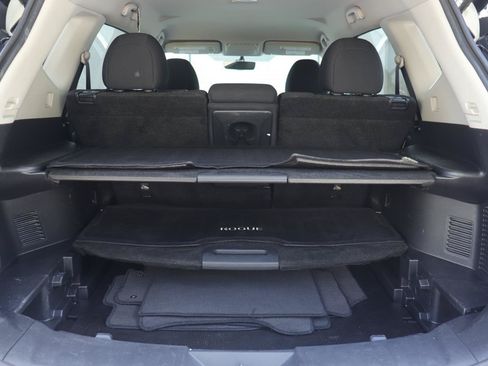 Used 2018 Nissan Rogue SV FWD image 16