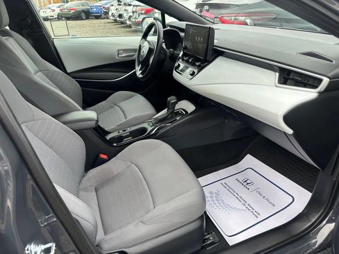 Used 2025 Toyota Corolla SE image 21