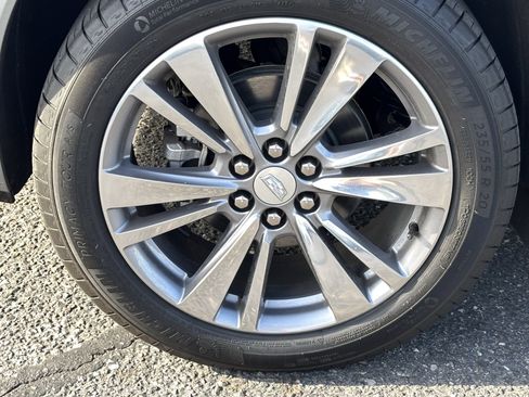 Used 2025 Cadillac XT6 Premium Luxury FWD image 7