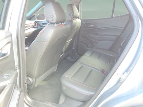 Used 2025 Chevrolet Trax RS FWD image 11