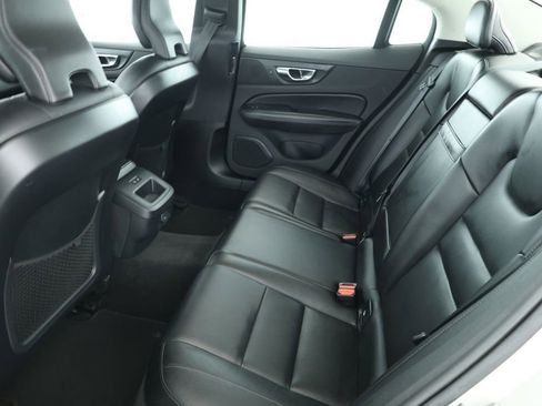 Used 2021 Volvo S60 T6 Momentum image 18