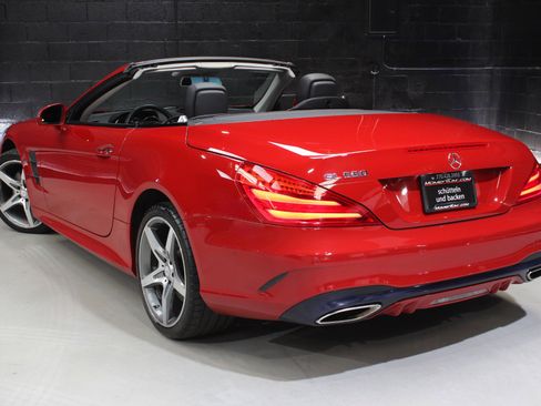 Used 2017 Mercedes-Benz SL 550 image 12