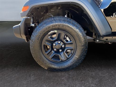 Used 2025 Jeep Wrangler Sport image 14