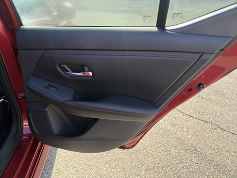 Used 2024 Nissan Sentra SR w/ SR Premium Package image 16