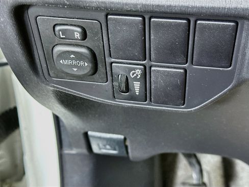 Used 2015 Toyota Prius Two FWD image 17