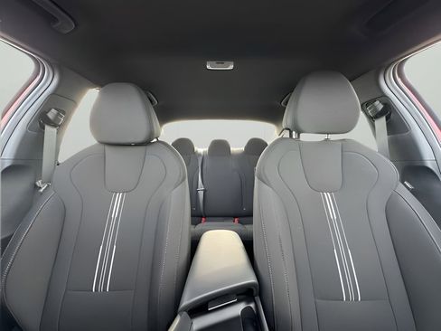 Used 2025 Hyundai Elantra Sport image 15