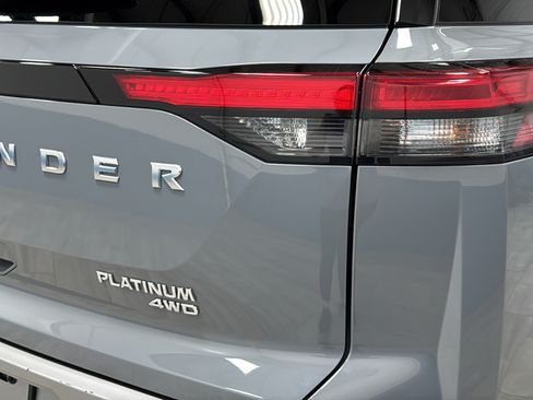 Used 2024 Nissan Pathfinder Platinum w/ Cargo Package AWD/4WD image 40