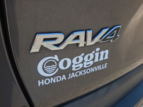 Used 2019 Toyota RAV4 Limited w/ Limited Grade Weather Package AWD/4WD image 32