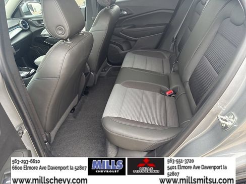 Used 2025 Chevrolet Trax LT w/ LT Convenience Package FWD image 21
