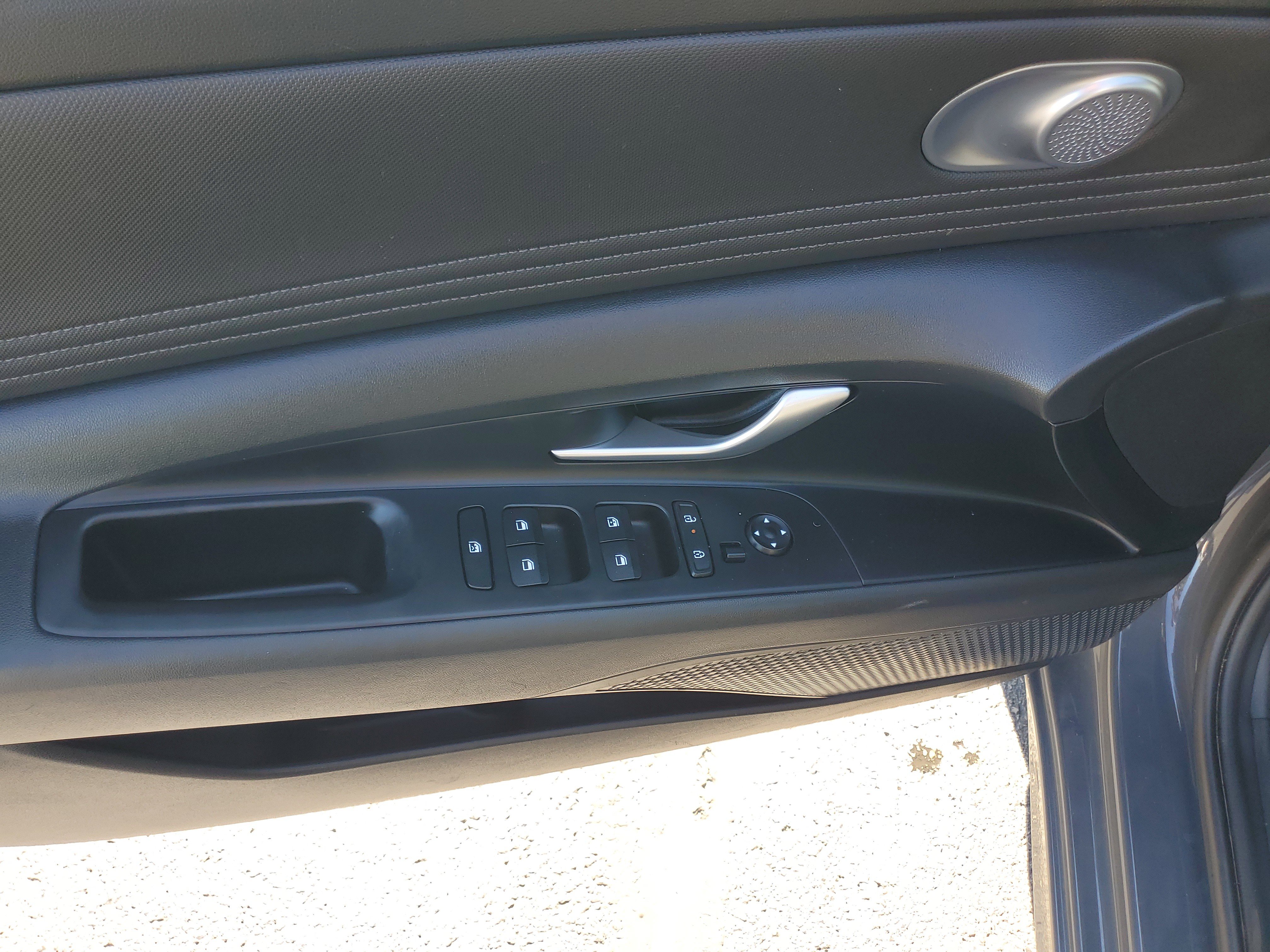 Used 2025 Hyundai Elantra SEL FWD image 19