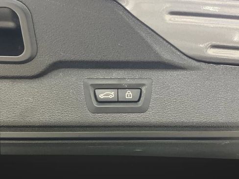 Used 2017 BMW X5 xDrive40e image 16