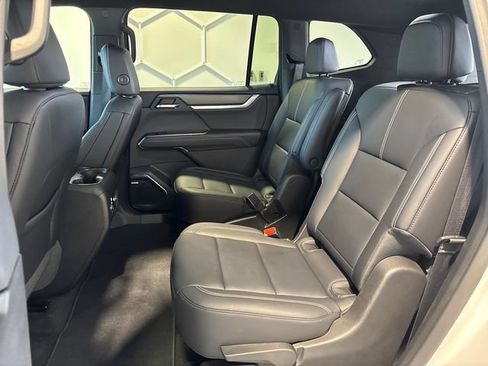 Used 2026 GMC Acadia Elevation w/ Elevation Premium Package FWD image 15
