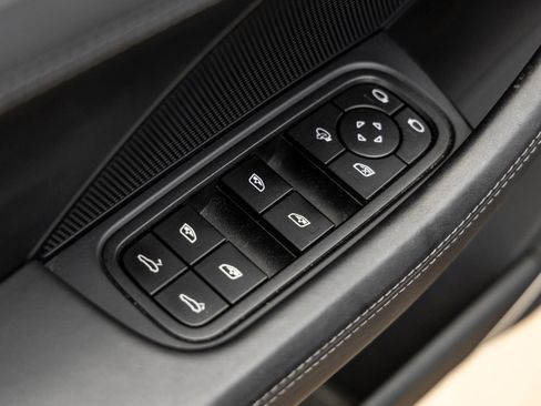 Certified 2022 Porsche Panamera Platinum Edition image 23