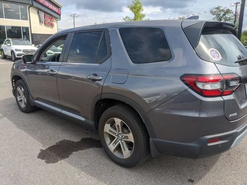 Used 2025 Honda Pilot EX-L image 3