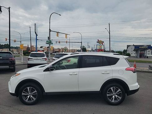 Used 2016 Toyota RAV4 XLE AWD/4WD image 2