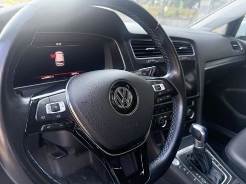 Used 2019 Volkswagen e-Golf SEL Premium FWD image 25