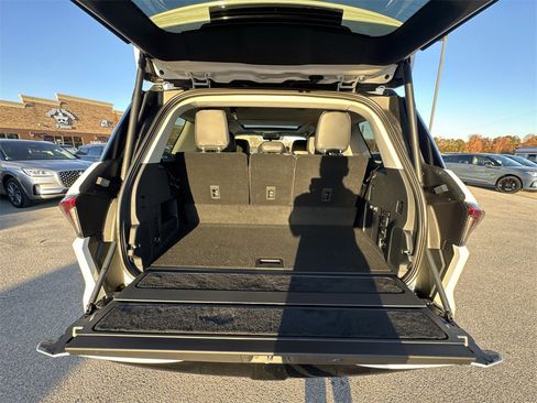 New 2025 Lincoln Navigator Reserve image 25