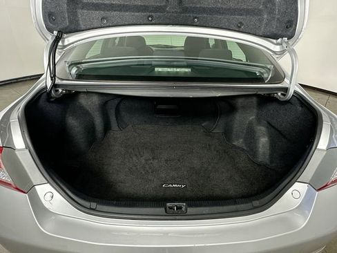 Used 2010 Toyota Camry SE FWD image 29
