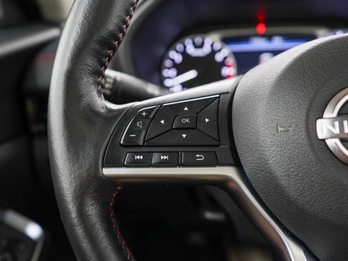Used 2025 Nissan Sentra SR w/ SR Premium Package FWD image 23