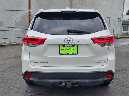 Used 2019 Toyota Highlander XLE AWD/4WD image 6