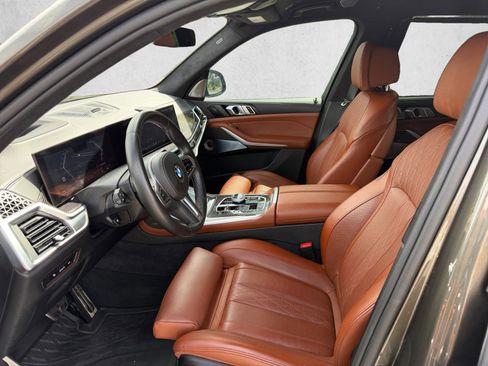 Used 2025 BMW X7 M60i AWD/4WD image 11