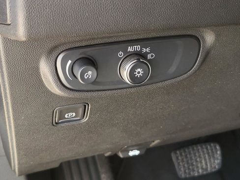 Used 2024 GMC Terrain SLE AWD/4WD image 21