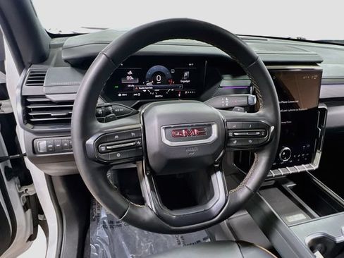 Used 2025 GMC Acadia AT4 w/ Luxury Package AWD/4WD image 11
